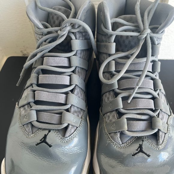 Jordan Men's Aura Cool Grey Shoes Sneakers Size 9.5 Style AQ9084-010 - Picture 6 of 14